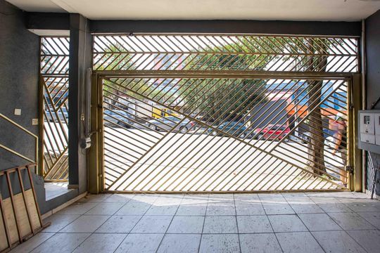 Garagem de casa à venda com 4 quartos, 186m² em Piraporinha, Diadema