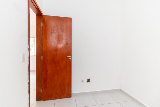 Quarto 1 de casa para alugar com 2 quartos, 48m² em Jardim Itapemirim, São Paulo