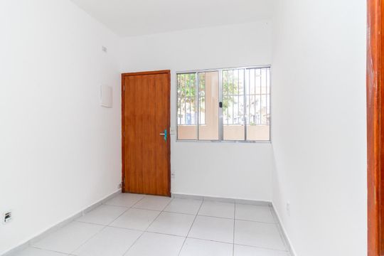 Sala de casa para alugar com 2 quartos, 48m² em Jardim Itapemirim, São Paulo