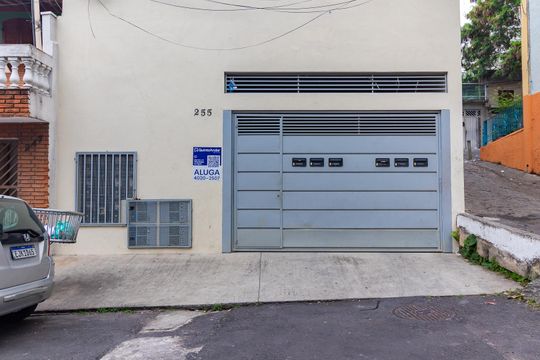 Fachada de casa para alugar com 2 quartos, 48m² em Jardim Itapemirim, São Paulo