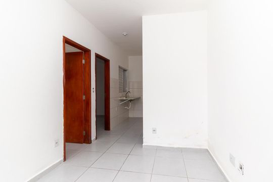 Sala de casa para alugar com 2 quartos, 48m² em Jardim Itapemirim, São Paulo