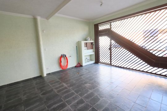 Garagem de casa à venda com 3 quartos, 125m² em Cipava, Osasco