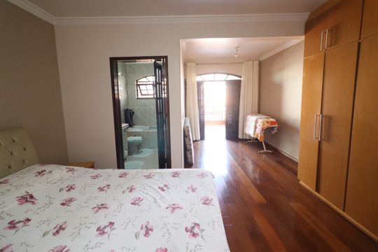 Suíte  de casa à venda com 3 quartos, 125m² em Cipava, Osasco