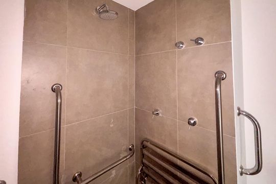 Banheiro de kitnet/studio à venda com 1 quarto, 63m² em Jardim Paulista, São Paulo