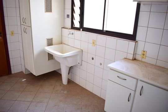 Área de Serviço de apartamento para alugar com 4 quartos, 174m² em Centro, Ribeirão Preto