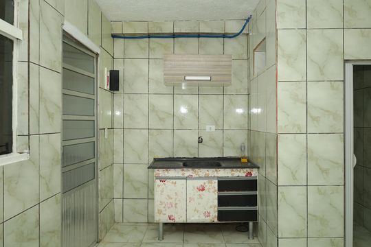 Cozinha de casa para alugar com 1 quarto, 40m² em Vila Verde, São Paulo