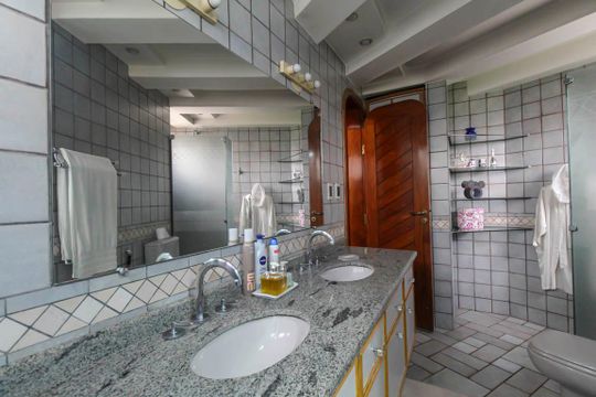 Banheiro da Suíte 1 de apartamento para alugar com 4 quartos, 257m² em Jardim Avelino, São Paulo