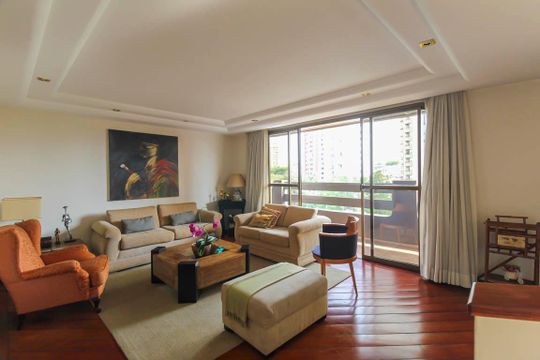 Apartamento para alugar com 4 quartos, 257m² em Jardim Avelino, São Paulo