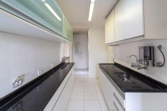 Cozinha de apartamento à venda com 2 quartos, 93m² em Campo Belo, São Paulo
