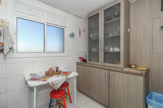 Cozinha de apartamento à venda com 3 quartos, 110m² em Passo D’areia, Porto Alegre