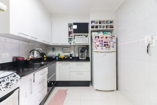 Cozinha de casa de condomínio à venda com 3 quartos, 125m² em Vila Butantã, São Paulo