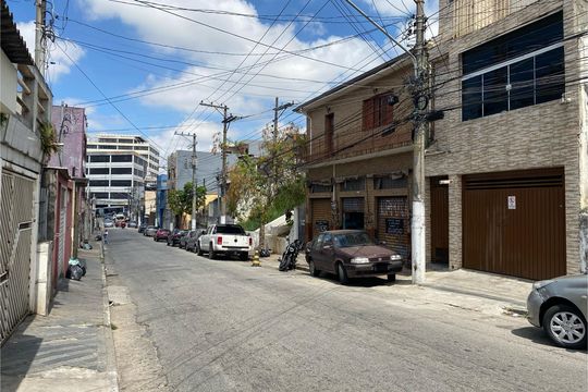 Vista da Rua de casa para alugar com 2 quartos, 80m² em Vila Leonor, São Paulo