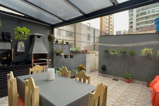 Quintal de casa à venda com 2 quartos, 136m² em Jardim Paulista, São Paulo