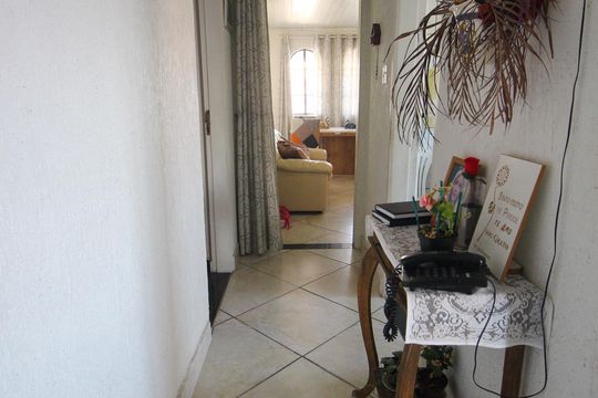 Corredor de casa à venda com 2 quartos, 400m² em Jardim Umarizal, São Paulo