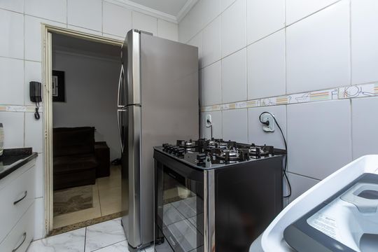 Cozinha de apartamento para alugar com 2 quartos, 40m² em Itatiaia, Belo Horizonte