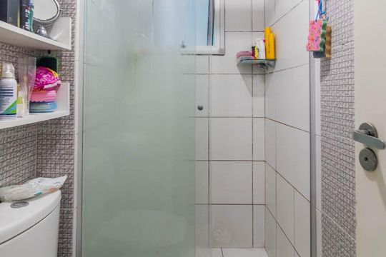 Banheiro Social de apartamento à venda com 2 quartos, 47m² em Vila Nova, Porto Alegre
