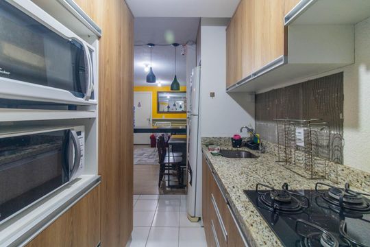 Cozinha e Área de Serviço de apartamento à venda com 2 quartos, 47m² em Vila Nova, Porto Alegre