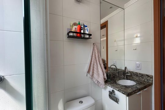 Banheiro de apartamento para alugar com 2 quartos, 44m² em Jardim Iris, São Paulo