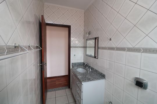 Banheiro Social de casa à venda com 3 quartos, 205m² em Sítio da Figueira, São Paulo
