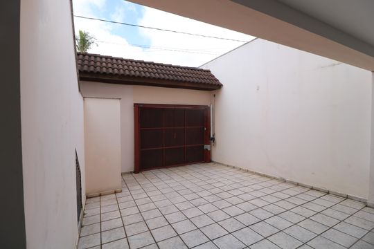 Garagem de casa à venda com 3 quartos, 205m² em Sítio da Figueira, São Paulo