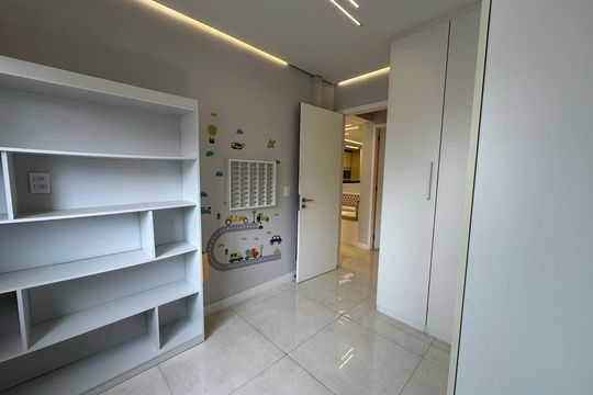 Quarto de apartamento à venda com 2 quartos, 65m² em Alphaville Empresarial, Barueri