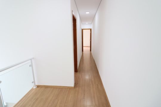 Corredor  de casa à venda com 3 quartos, 162m² em Conceicao, Osasco