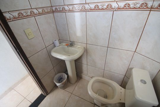 Banheiro 2 de casa à venda com 2 quartos, 100m² em Solar do Barreiro, Belo Horizonte