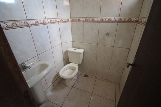 Banheiro 2 de casa à venda com 2 quartos, 100m² em Solar do Barreiro, Belo Horizonte