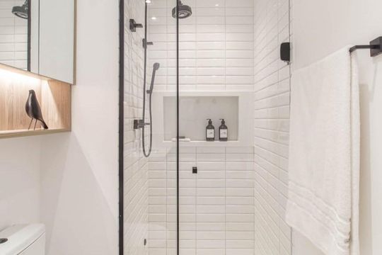 Banheiro de kitnet/studio para alugar com 1 quarto, 47m² em Pompeia, São Paulo