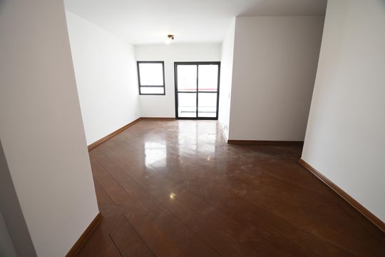 Sala de apartamento à venda com 3 quartos, 110m² em Cambuí, Campinas