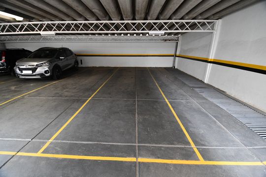 Garagem de apartamento à venda com 3 quartos, 110m² em Cambuí, Campinas