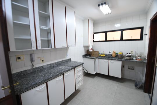 Cozinha de apartamento à venda com 3 quartos, 110m² em Cambuí, Campinas