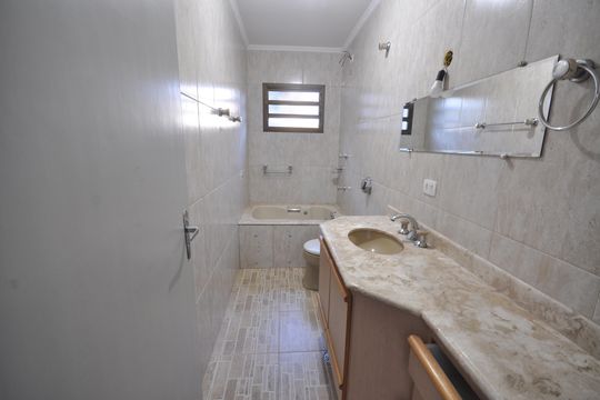 Banheiro Social 2 de casa para alugar com 5 quartos, 370m² em Tremembé, São Paulo