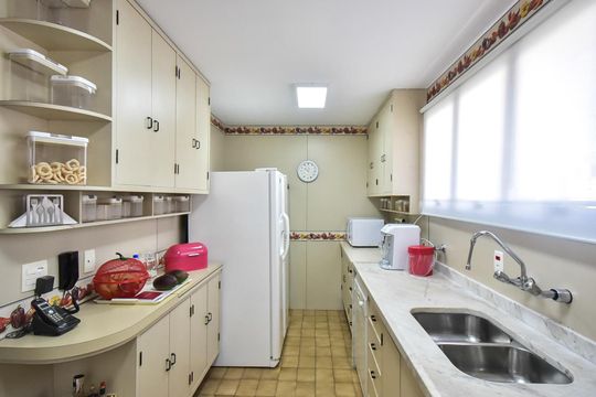 Cozinha de apartamento à venda com 3 quartos, 157m² em Real Parque, São Paulo