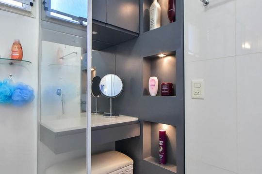 Banheiro de apartamento à venda com 3 quartos, 157m² em Real Parque, São Paulo