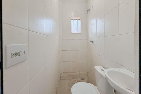 Banheiro de kitnet/studio para alugar com 1 quarto, 15m² em Liberdade, São Paulo