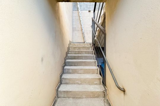 Entrada de kitnet/studio para alugar com 1 quarto, 15m² em Liberdade, São Paulo