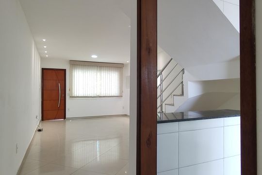 Sala de casa à venda com 3 quartos, 230m² em Jacarepaguá, Rio de Janeiro