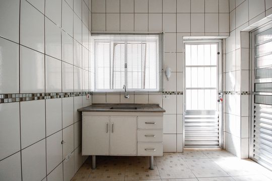 Cozinha de casa para alugar com 1 quarto, 40m² em Vila Santa Edwiges, São Paulo