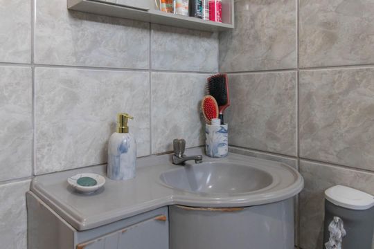 Banheiro Social de apartamento à venda com 2 quartos, 70m² em Partenon, Porto Alegre