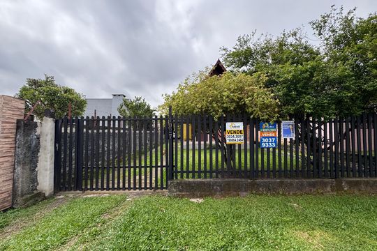 Fachada de casa à venda com 1 quarto, 400m² em Feitoria, São Leopoldo