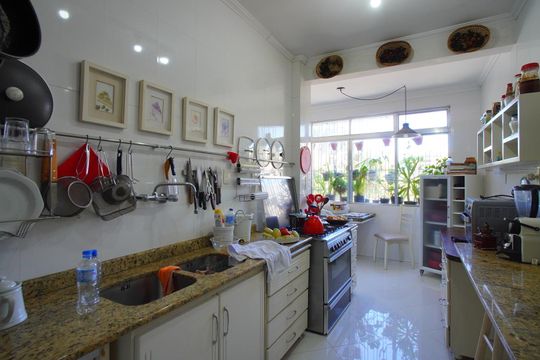 Cozinha de apartamento à venda com 4 quartos, 230m² em Rio Branco, Porto Alegre