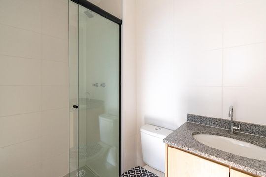 Banheiro Social de apartamento para alugar com 2 quartos, 38m² em Vila Mira, São Paulo
