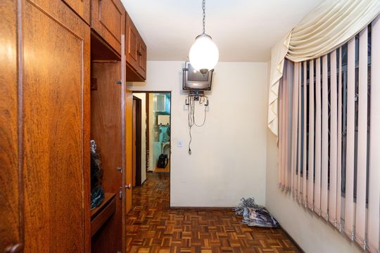 Quarto 2 de apartamento para alugar com 2 quartos, 64m² em Carlos Prates, Belo Horizonte
