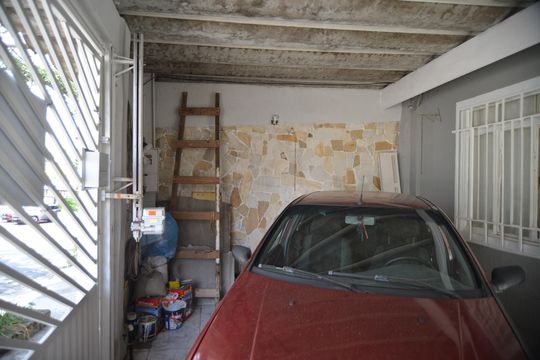 Garagem de casa à venda com 2 quartos, 100m² em Vila Dora, Santo André