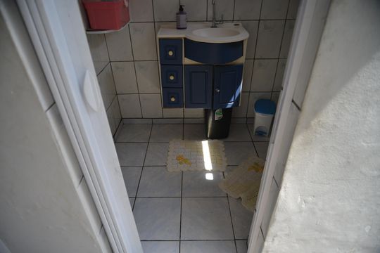 Banheiro de Serviço de casa à venda com 2 quartos, 100m² em Vila Dora, Santo André
