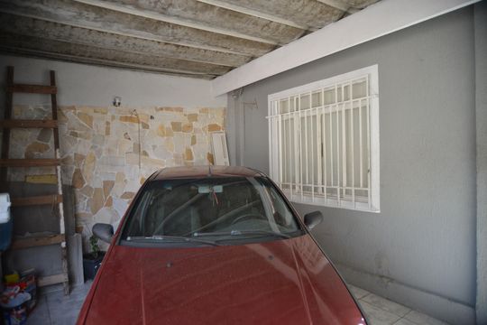 Garagem de casa à venda com 2 quartos, 100m² em Vila Dora, Santo André