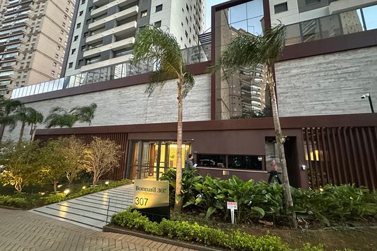 Fachada de apartamento à venda com 3 quartos, 70m² em Alphaville, Barueri