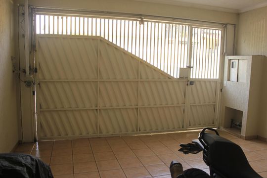 Garagem de casa à venda com 3 quartos, 166m² em Parque Continental Ii, Guarulhos