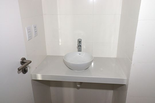 Banheiro da Suíte 1 de apartamento à venda com 2 quartos, 92m² em São João, Porto Alegre